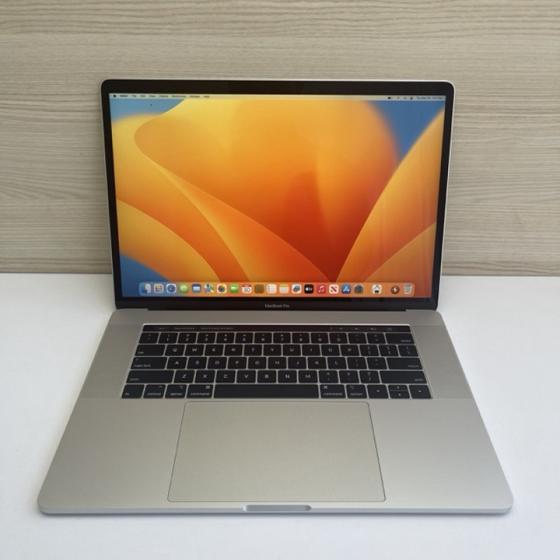 MacBook Pro 15 2019 Silver I7 2.6ghz 32/512